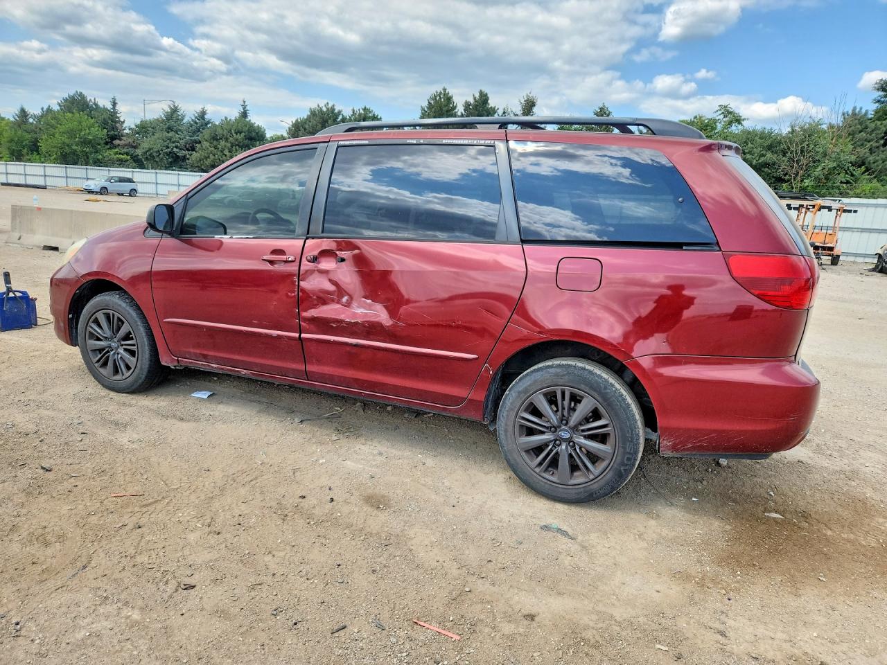 2004 Toyota Sienna Le Red vin: 5TDBA23C24S027646