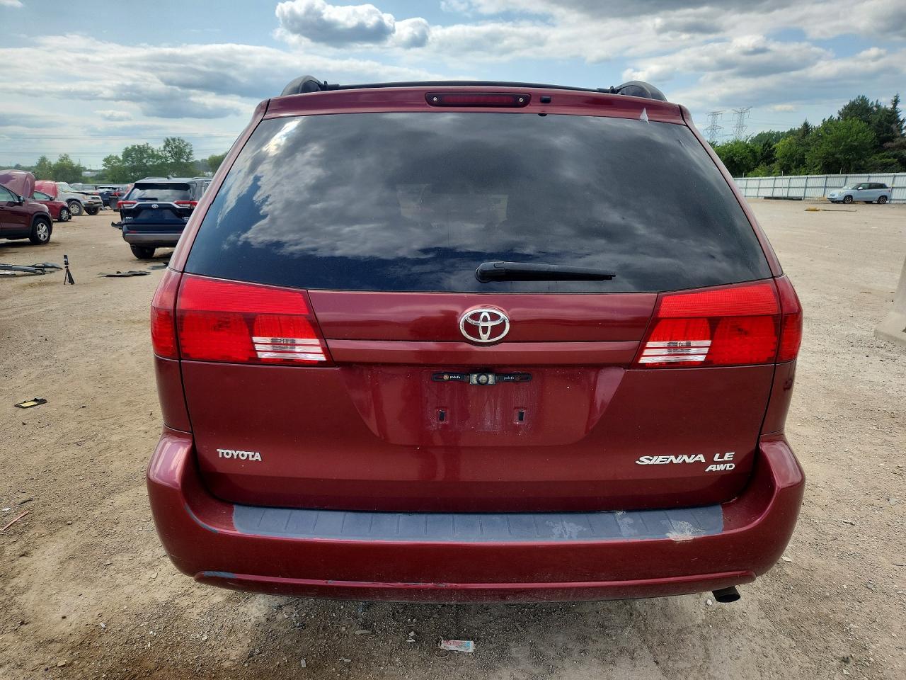 2004 Toyota Sienna Le Red vin: 5TDBA23C24S027646