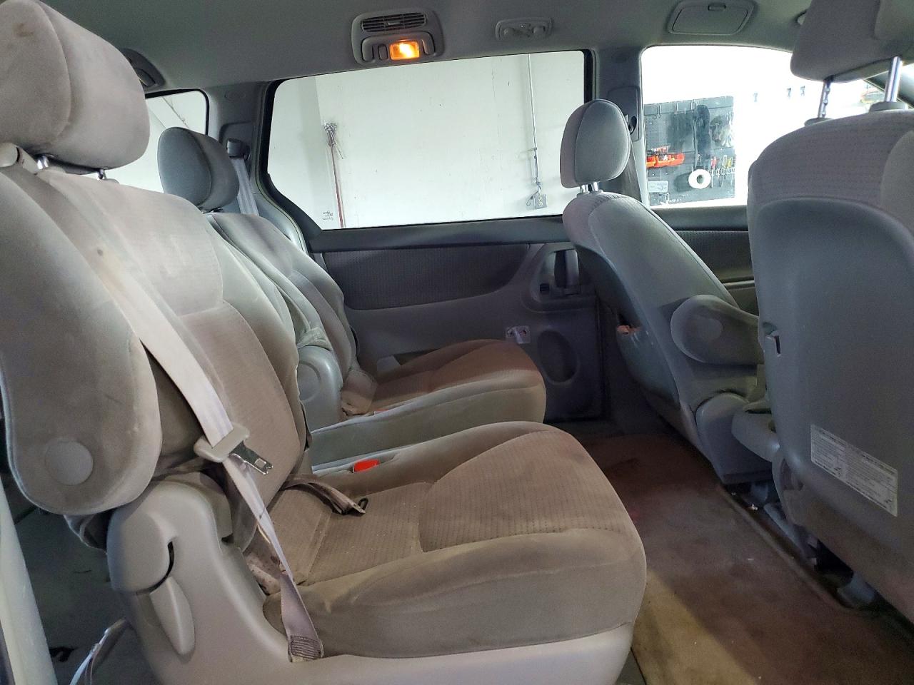 2006 Toyota Sienna Le Silver vin: 5TDBA23C26S064912