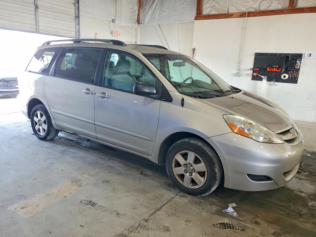 2006 Toyota Sienna Le Silver vin: 5TDBA23C26S064912