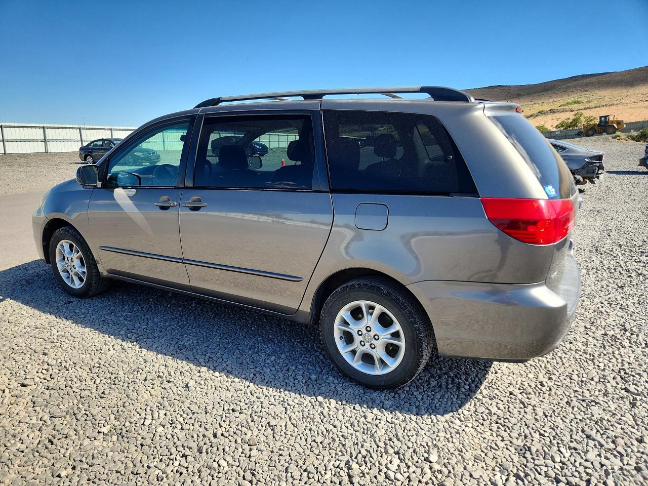 2004 Toyota Sienna Le Gray vin: 5TDBA23C34S003467