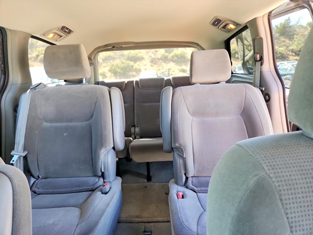 2004 Toyota Sienna Le Gray vin: 5TDBA23C34S003467