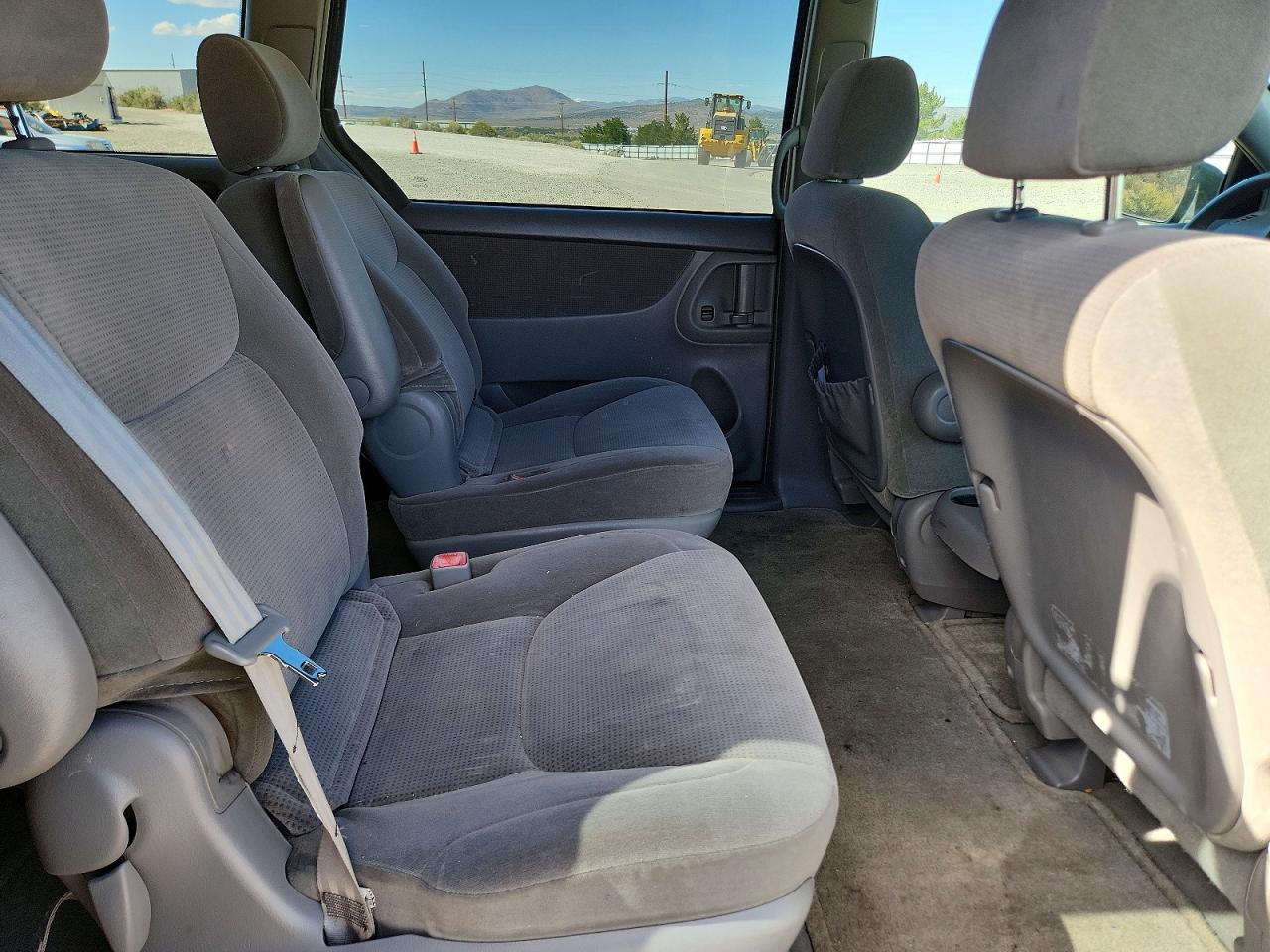 2004 Toyota Sienna Le Gray vin: 5TDBA23C34S003467