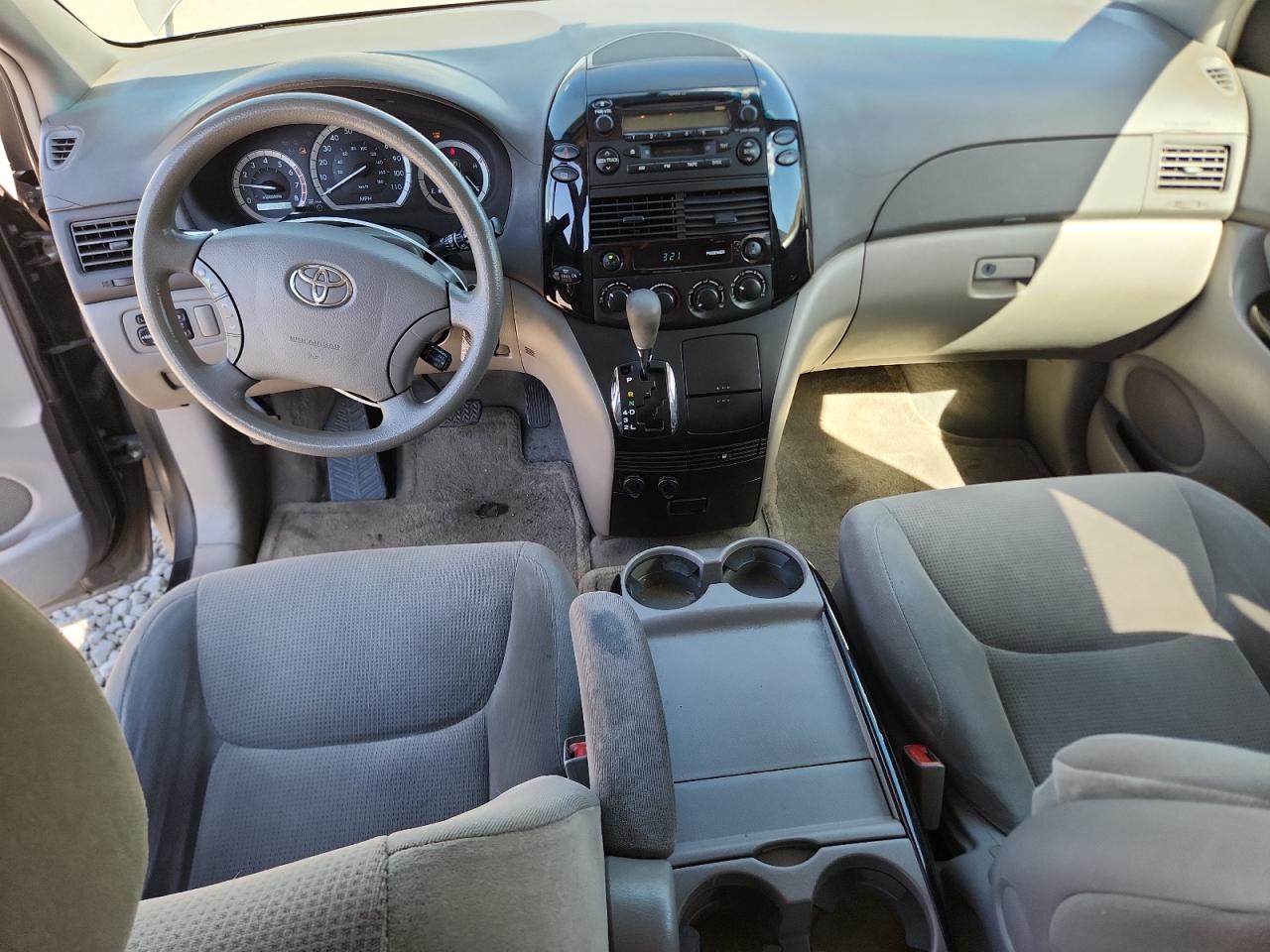 2004 Toyota Sienna Le Gray vin: 5TDBA23C34S003467