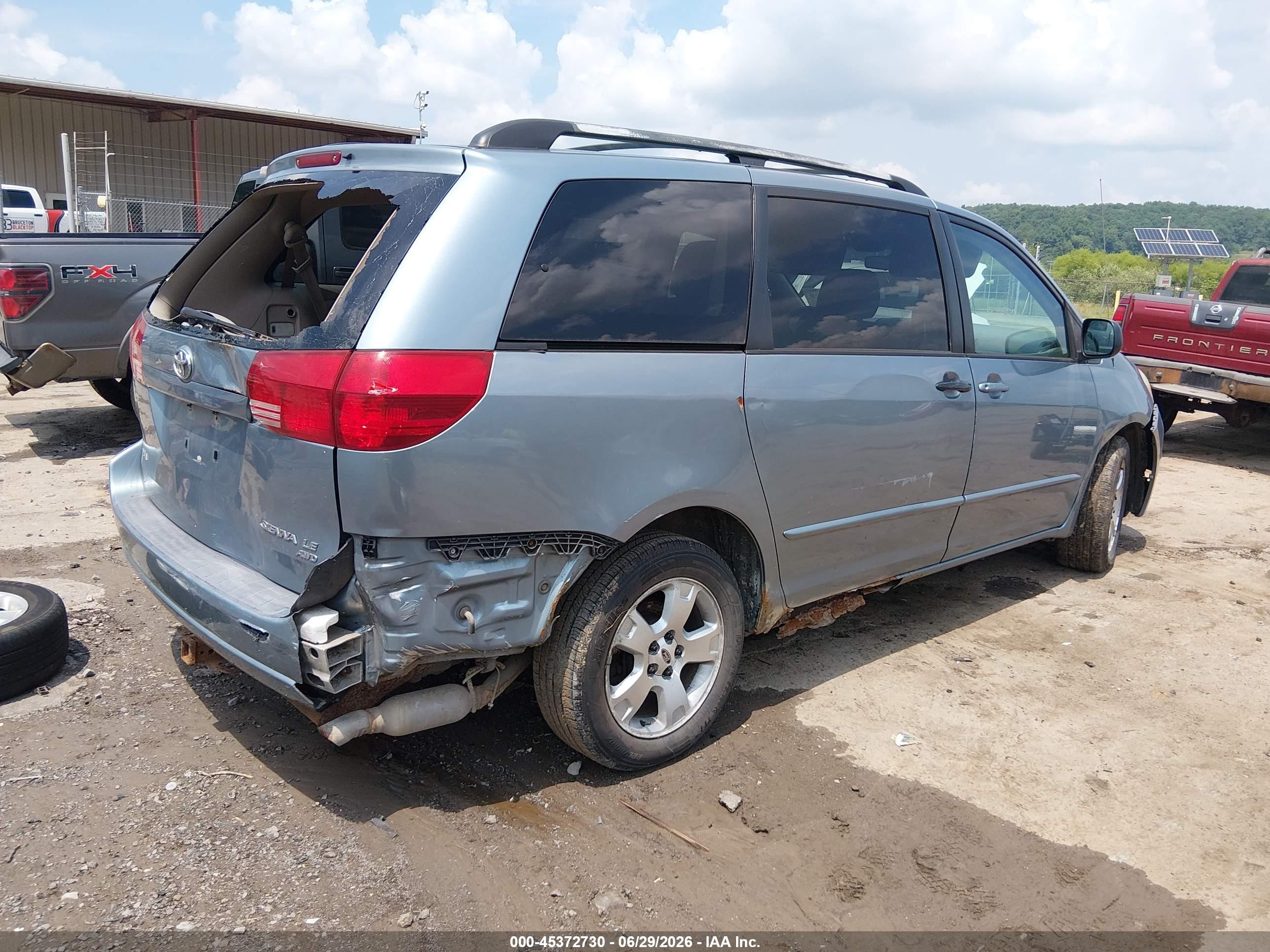 2005 Toyota Sienna Le Blue vin: 5TDBA23C35S049186