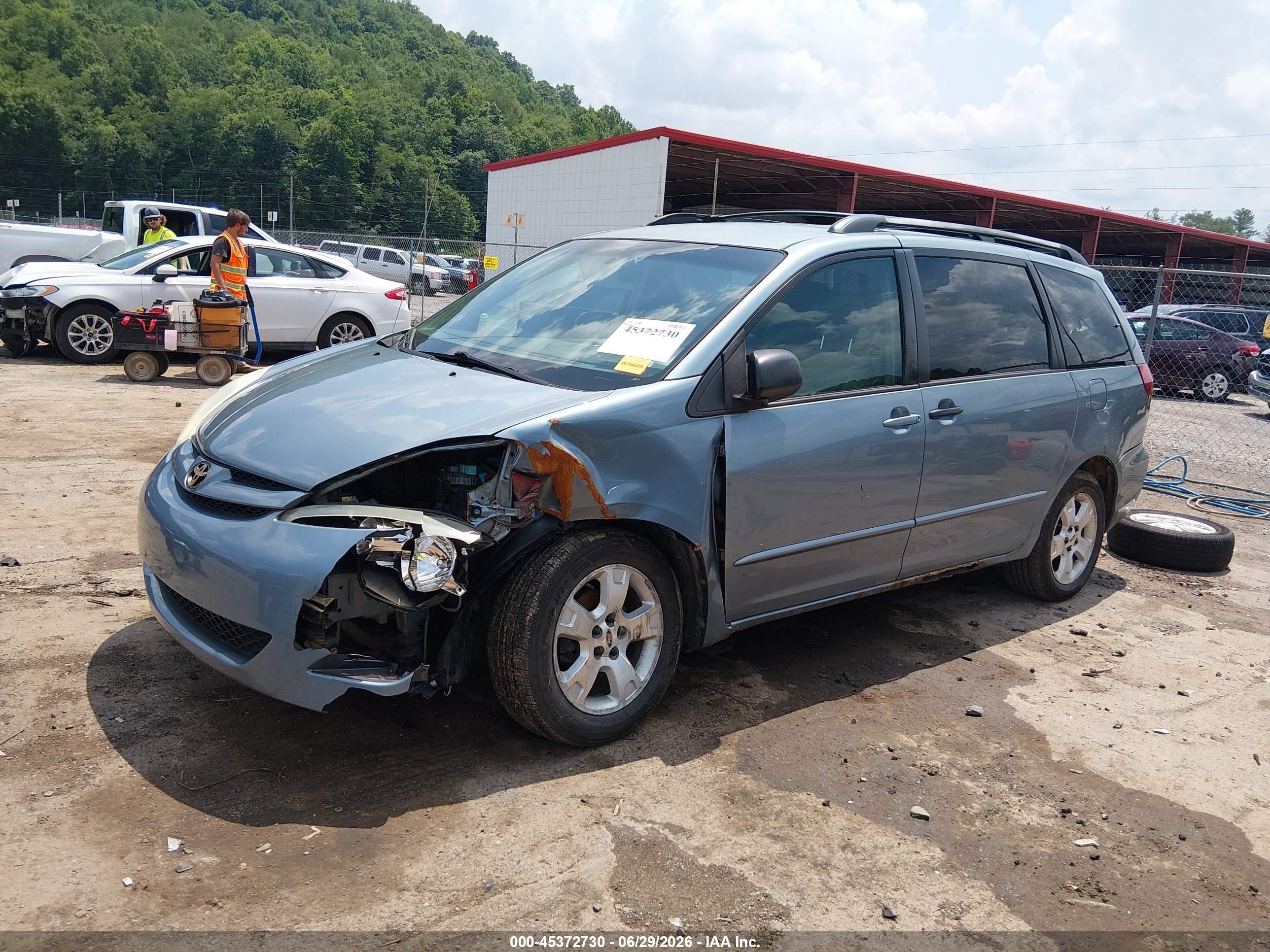 2005 Toyota Sienna Le Blue vin: 5TDBA23C35S049186
