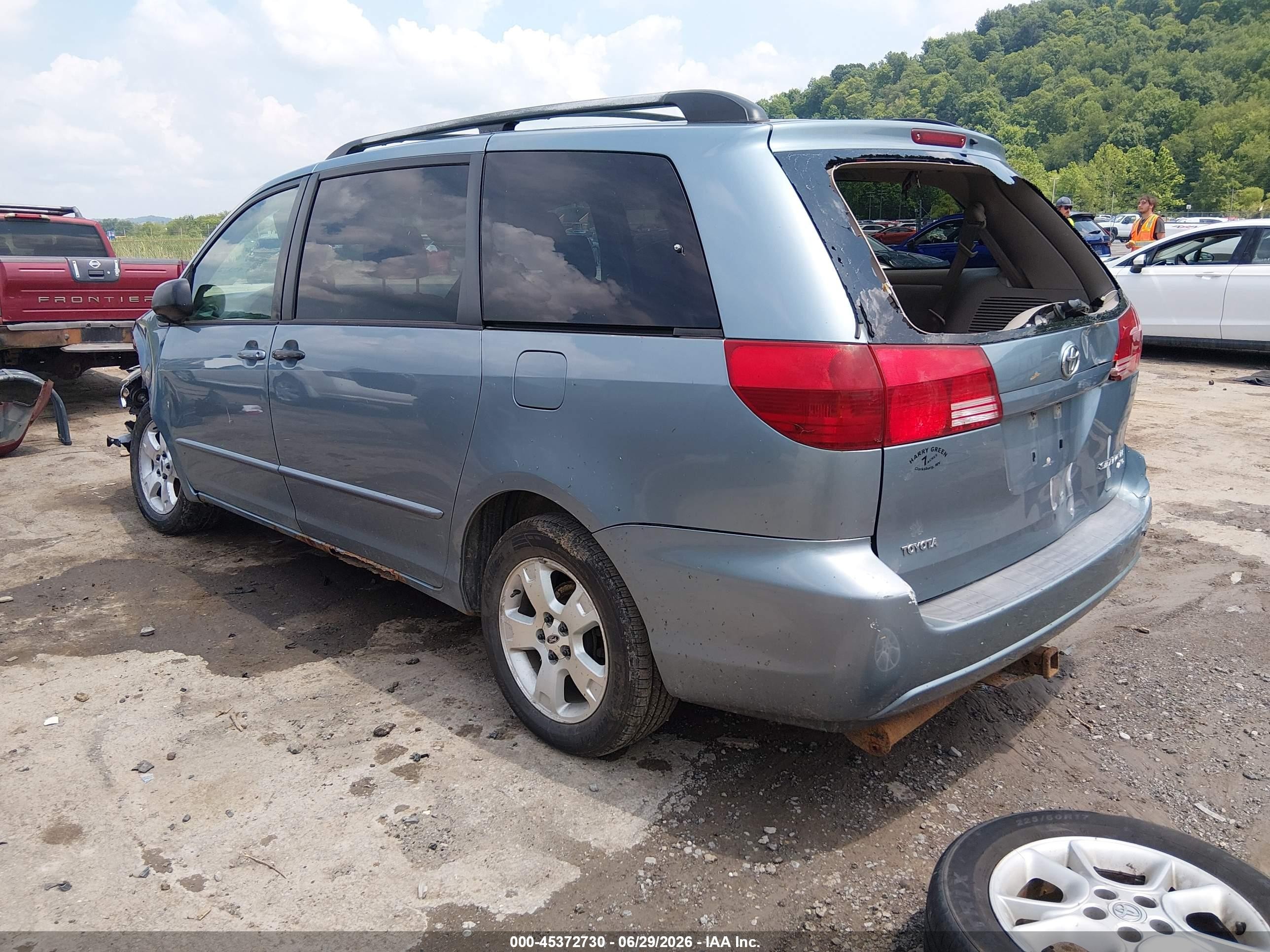 2005 Toyota Sienna Le Blue vin: 5TDBA23C35S049186