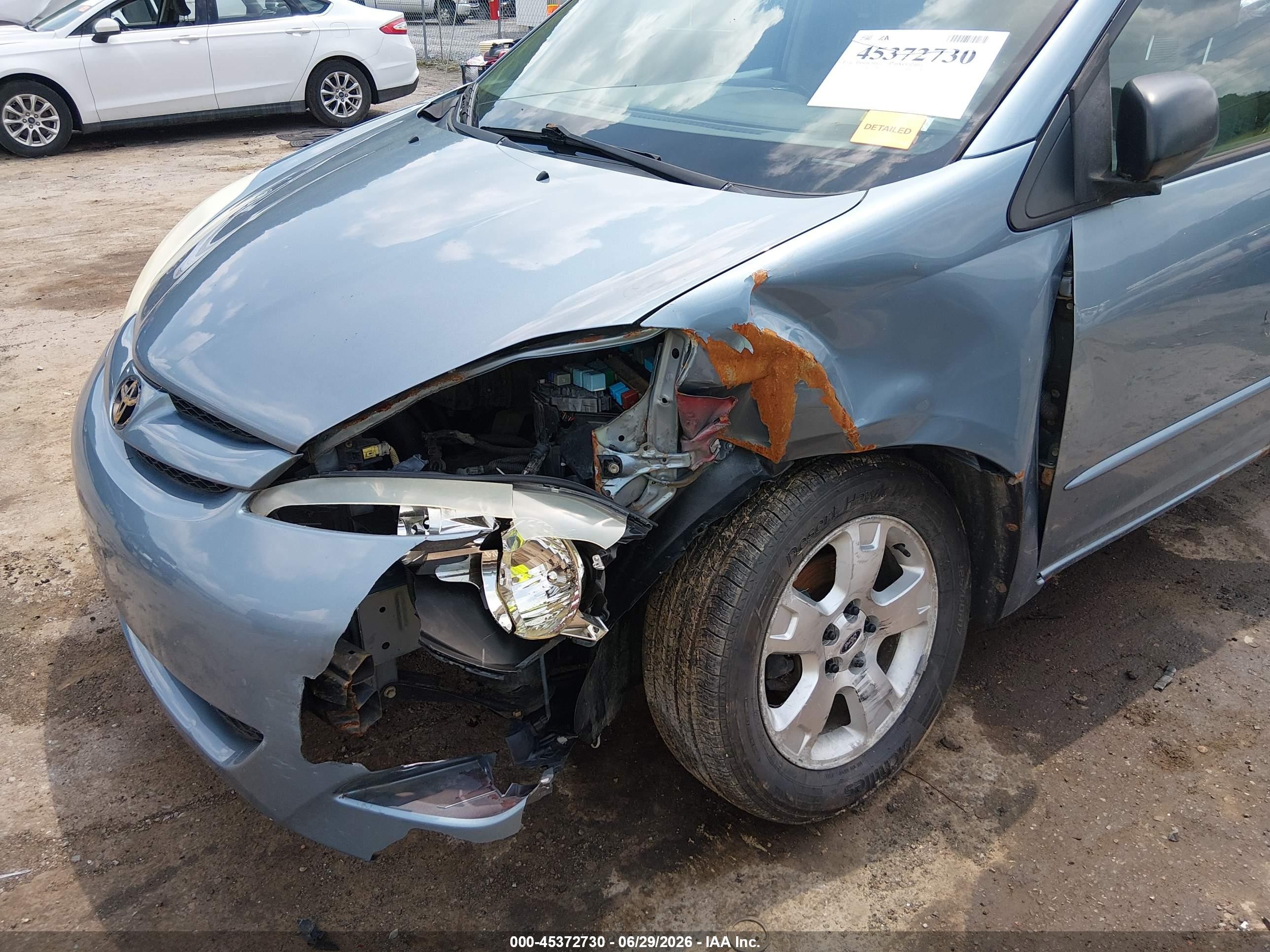 2005 Toyota Sienna Le Blue vin: 5TDBA23C35S049186
