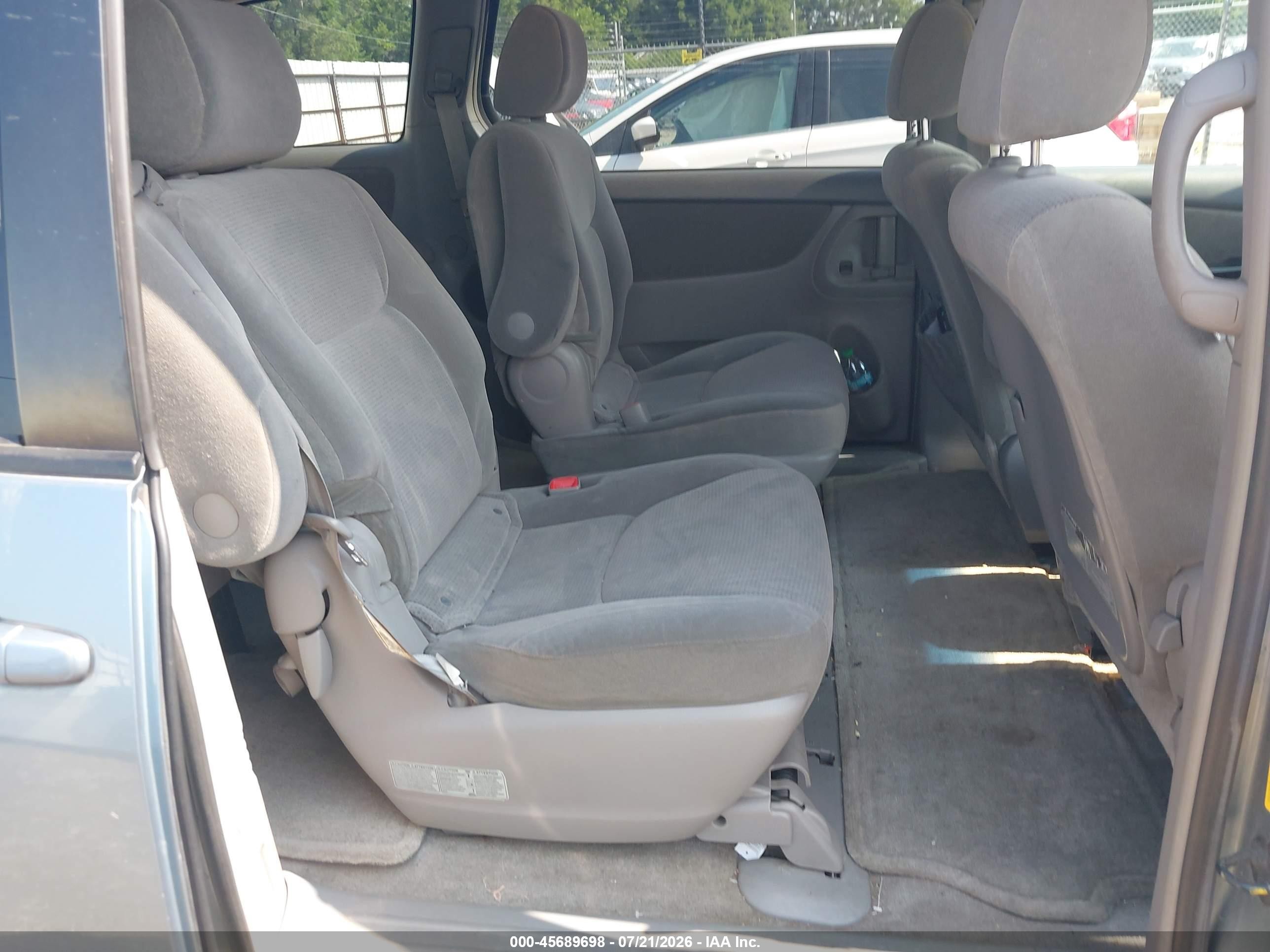 2005 Toyota Sienna Le Light Blue vin: 5TDBA23C45S049178