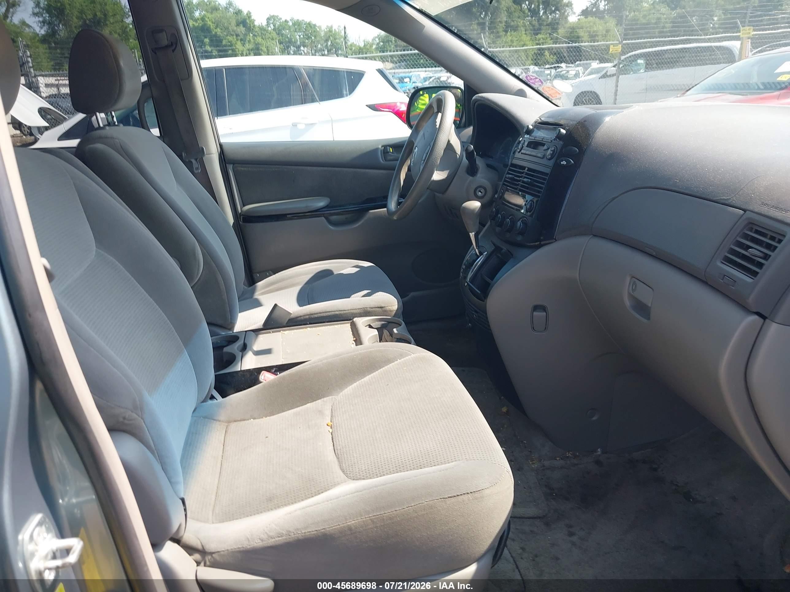 2005 Toyota Sienna Le Light Blue vin: 5TDBA23C45S049178