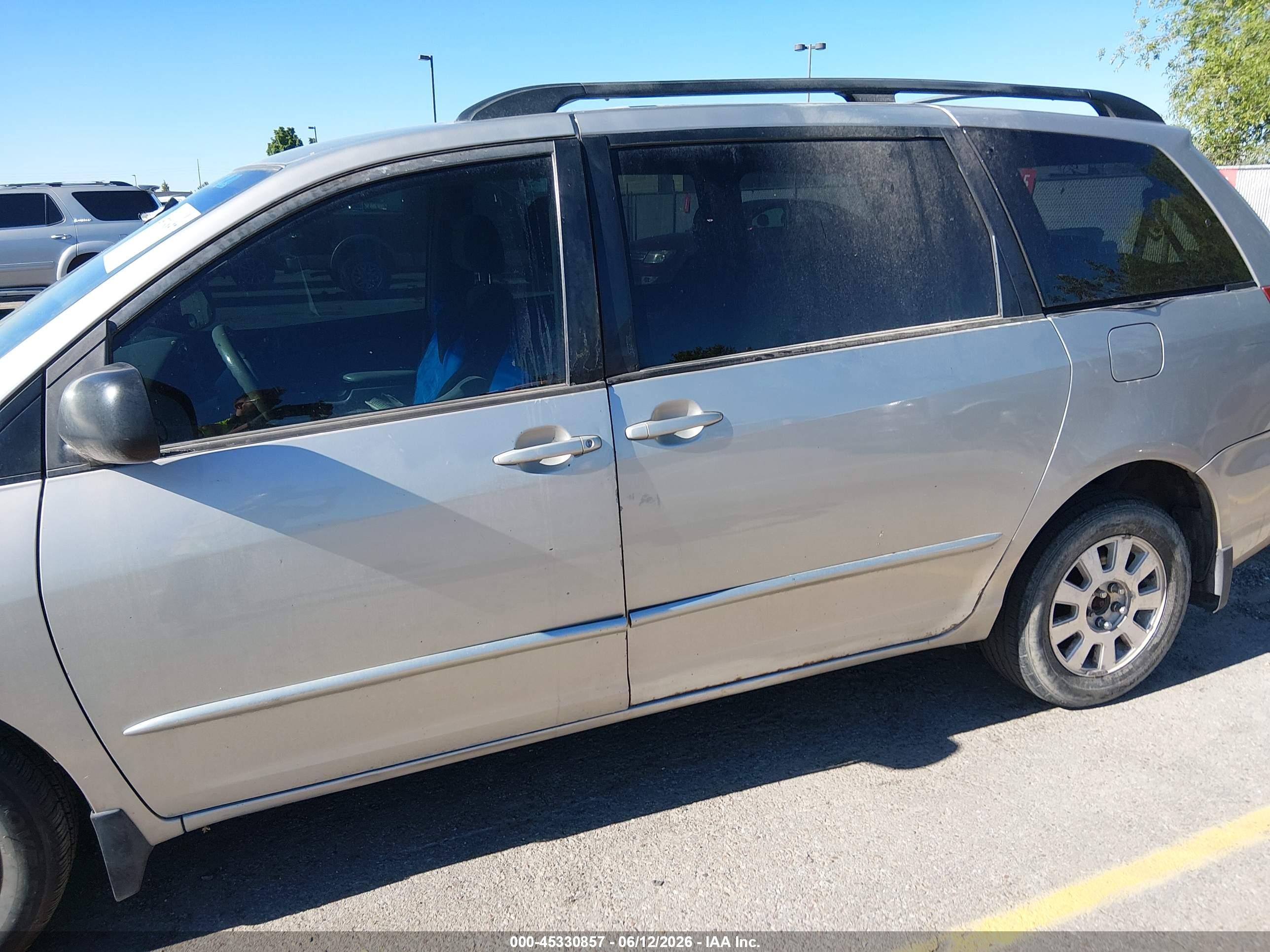 2005 Toyota Sienna Le Серебряный vin: 5TDBA23C45S050119