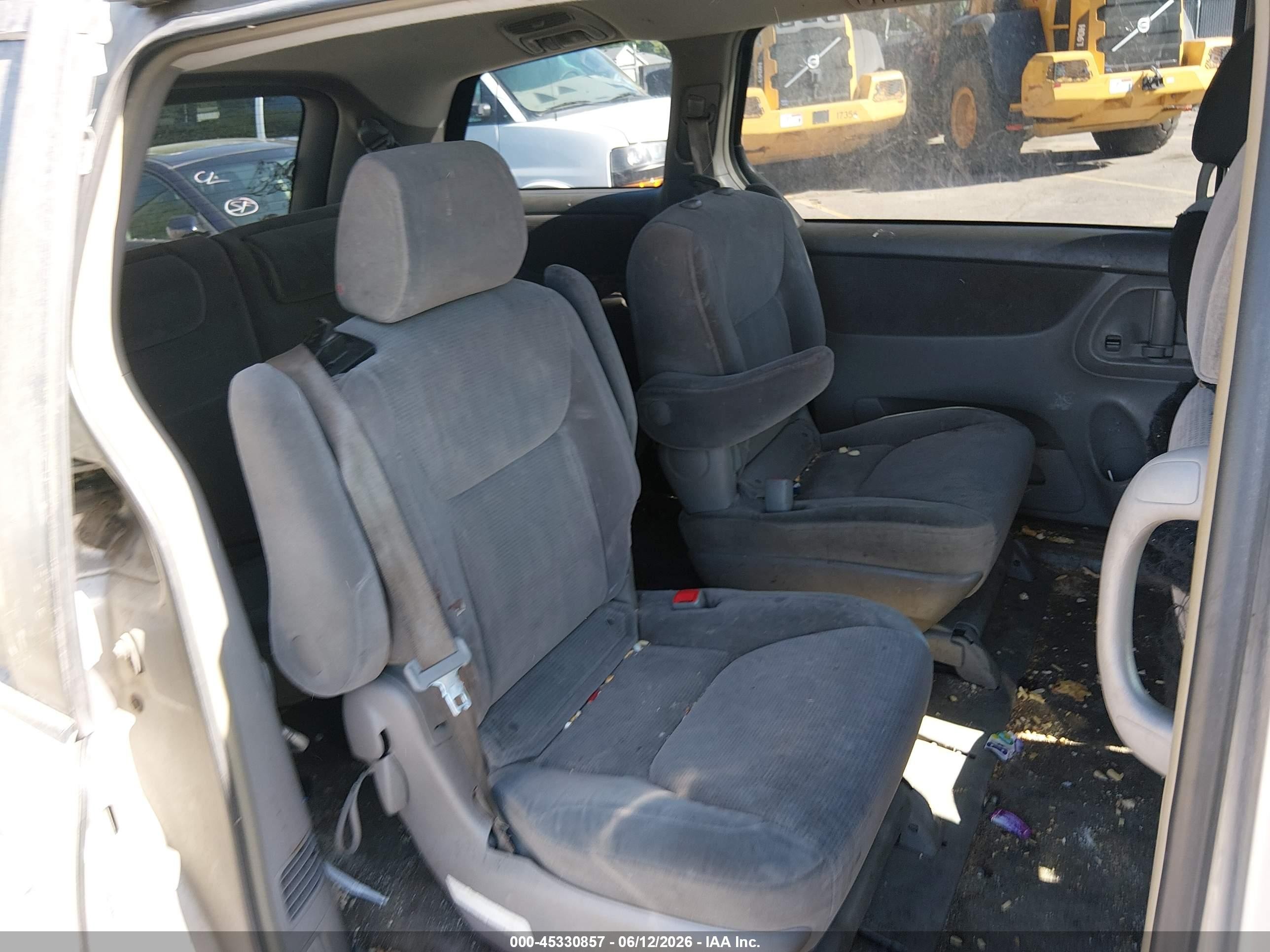 2005 Toyota Sienna Le Серебряный vin: 5TDBA23C45S050119