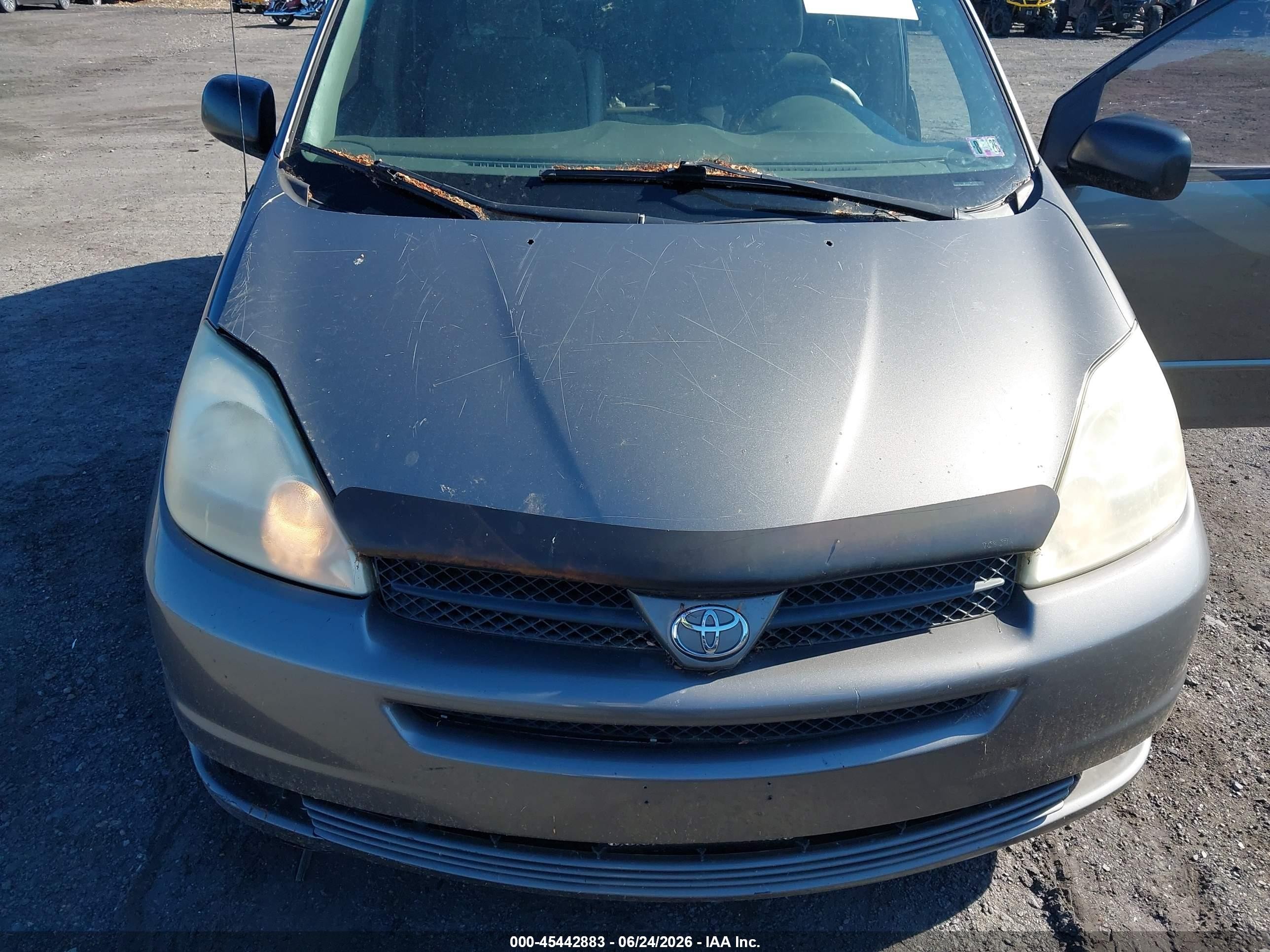 2004 Toyota Sienna Le Gray vin: 5TDBA23C54S021663