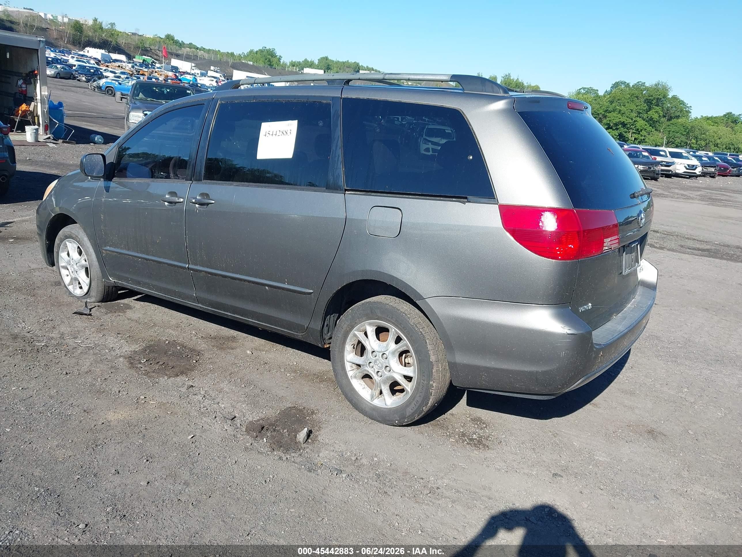 2004 Toyota Sienna Le Gray vin: 5TDBA23C54S021663