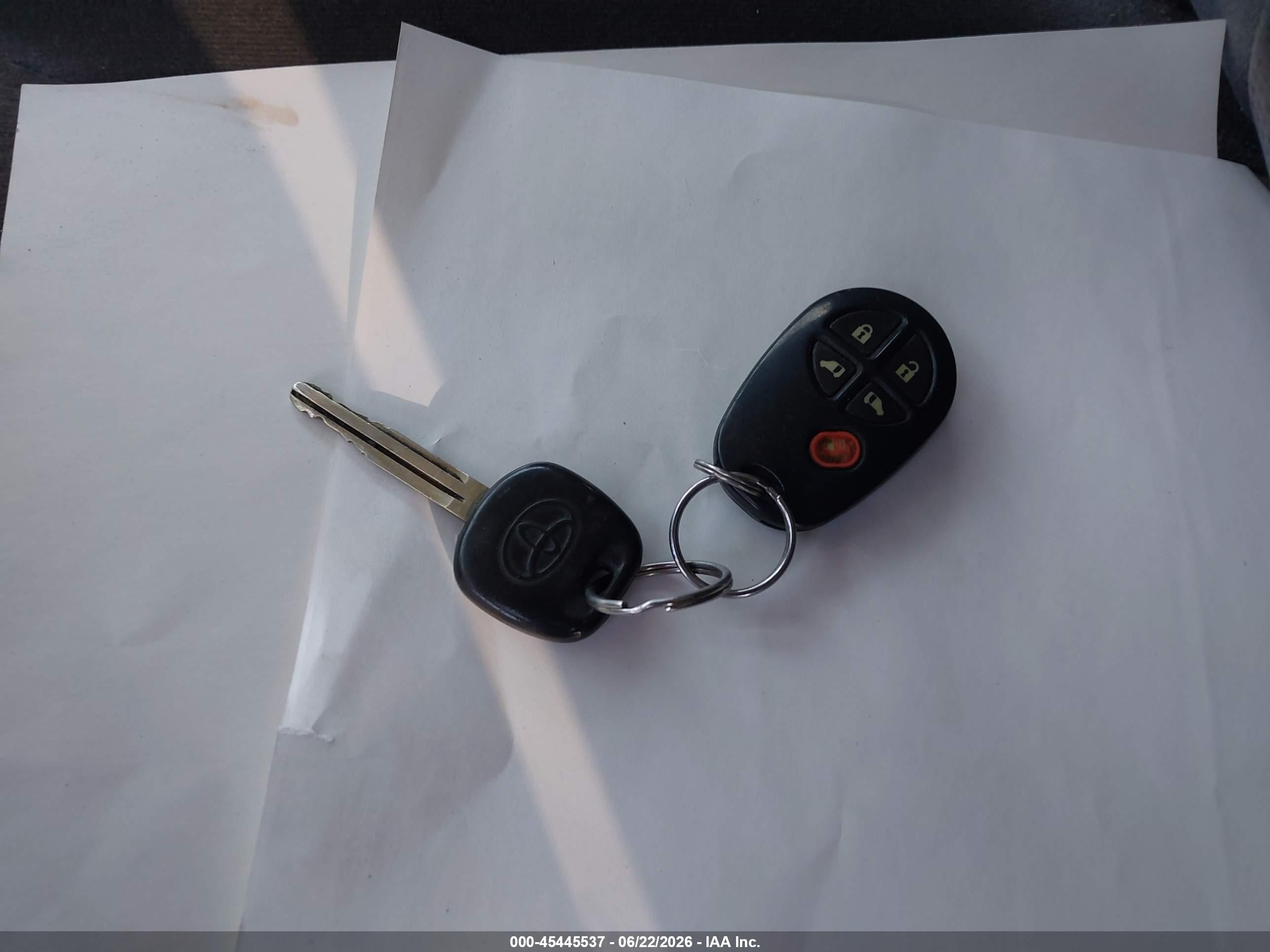 2004 Toyota Sienna Le Silver vin: 5TDBA23C54S024434
