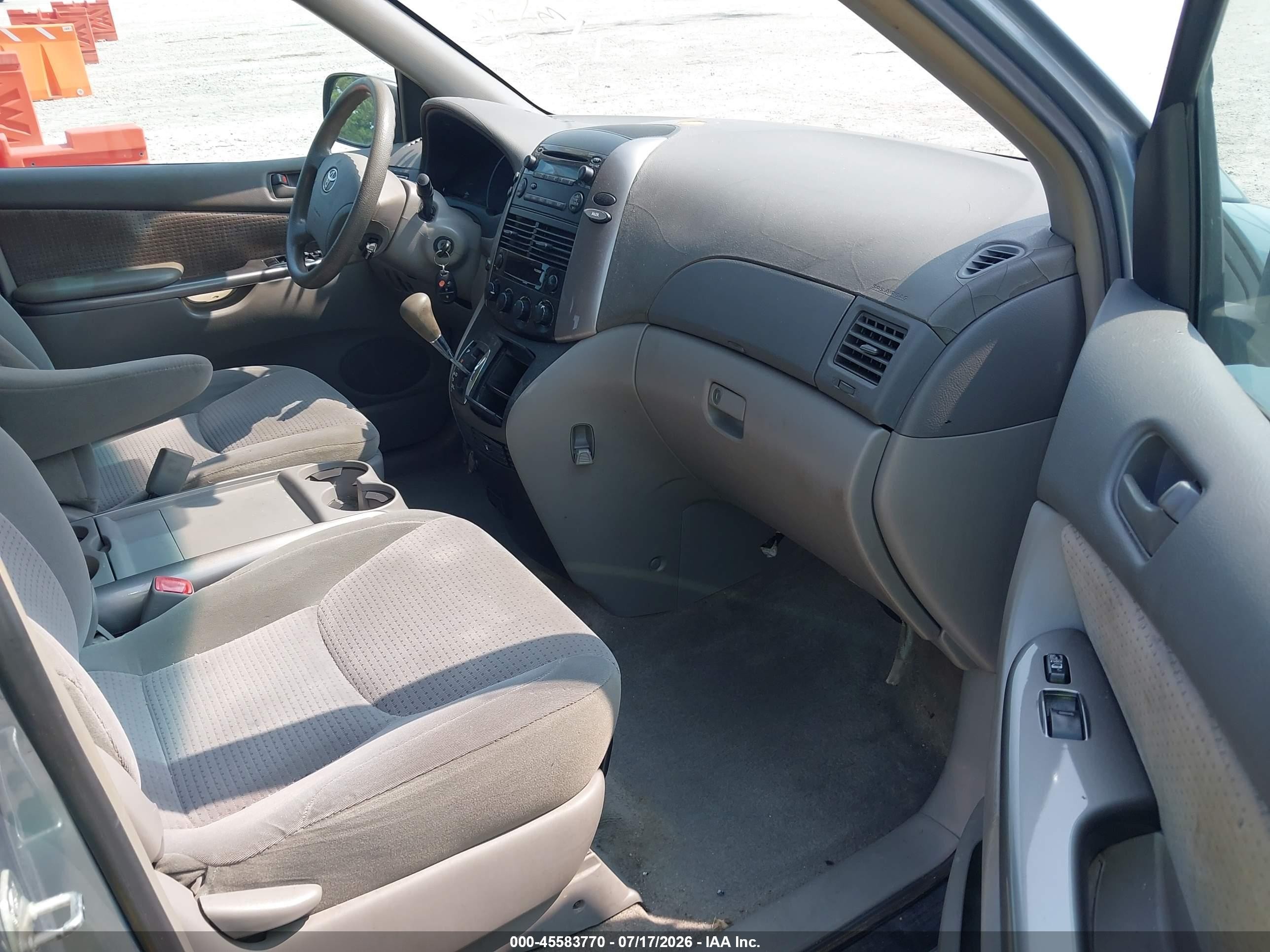 2006 Toyota Sienna Le Blue vin: 5TDBA23C56S072146