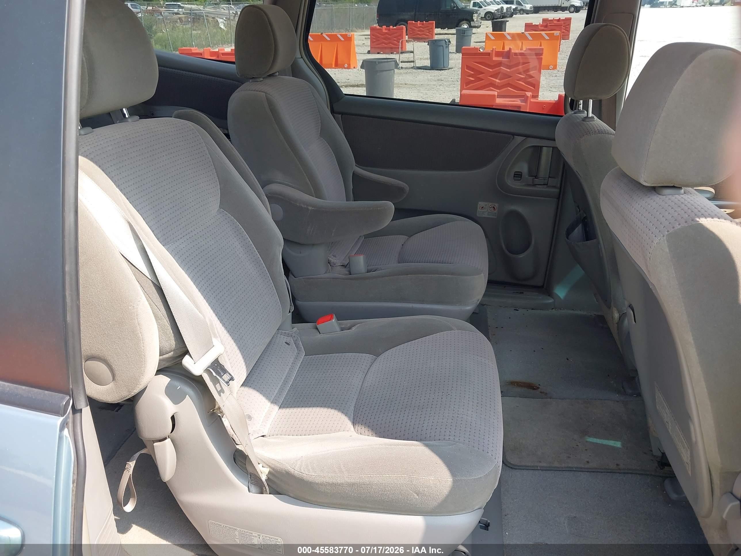 2006 Toyota Sienna Le Blue vin: 5TDBA23C56S072146