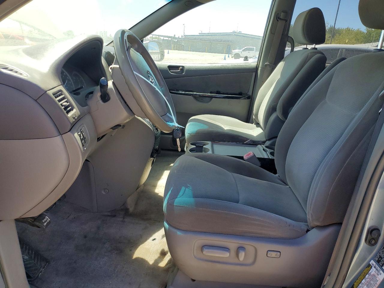 2005 Toyota Sienna Le Blue vin: 5TDBA23C65S031927