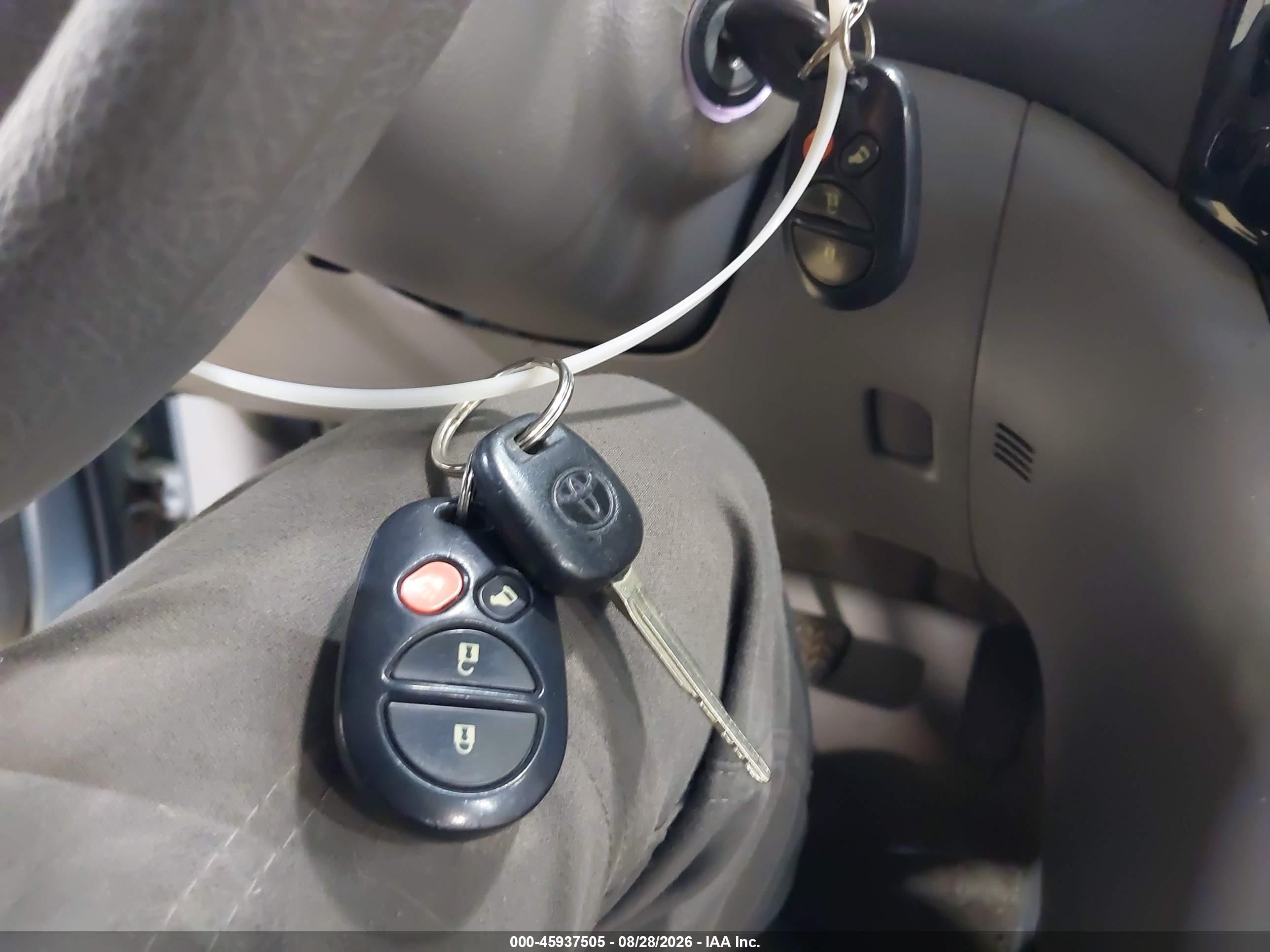 2005 Toyota Sienna Le Синий vin: 5TDBA23C65S044600