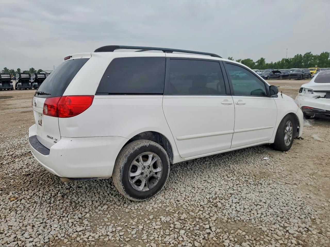 2006 Toyota Sienna Le White vin: 5TDBA23C66S069479