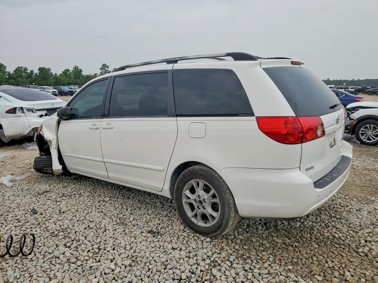 2006 Toyota Sienna Le White vin: 5TDBA23C66S069479