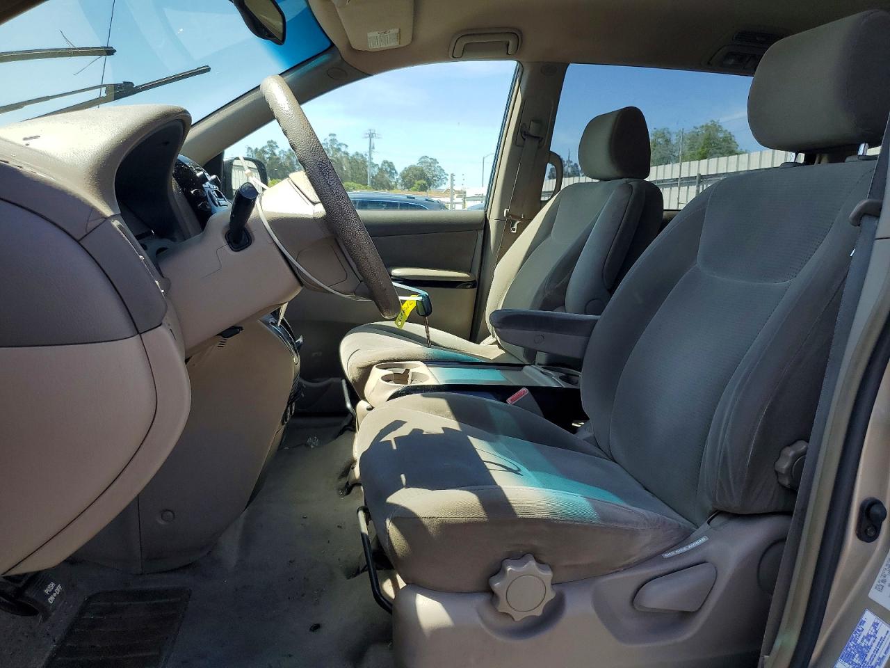 2004 Toyota Sienna Le Tan vin: 5TDBA23C74S003844