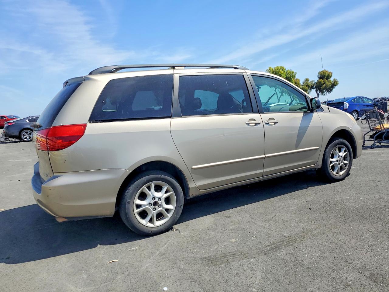 2004 Toyota Sienna Le Tan vin: 5TDBA23C74S003844