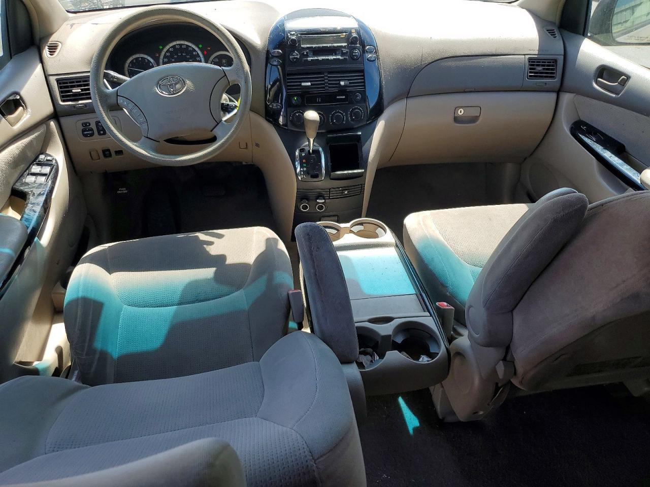 2004 Toyota Sienna Le Tan vin: 5TDBA23C74S003844