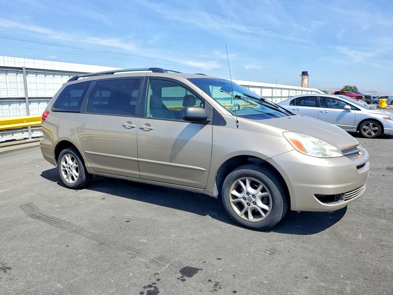 2004 Toyota Sienna Le Tan vin: 5TDBA23C74S003844