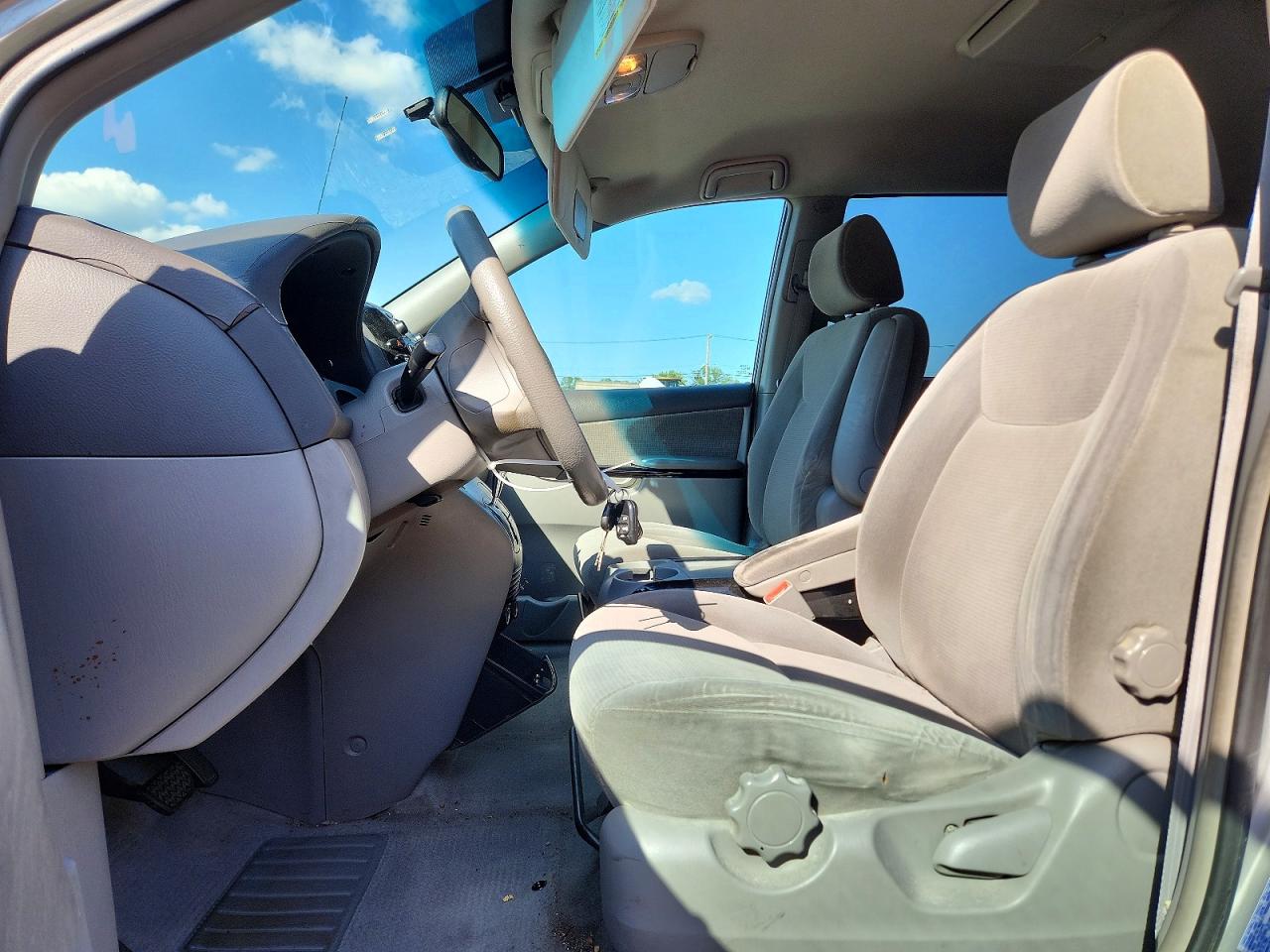 2004 Toyota Sienna Le Tan vin: 5TDBA23C74S008445