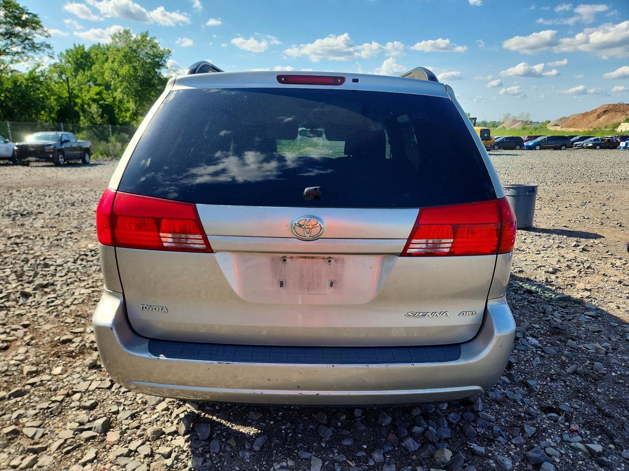 2004 Toyota Sienna Le Tan vin: 5TDBA23C74S008445