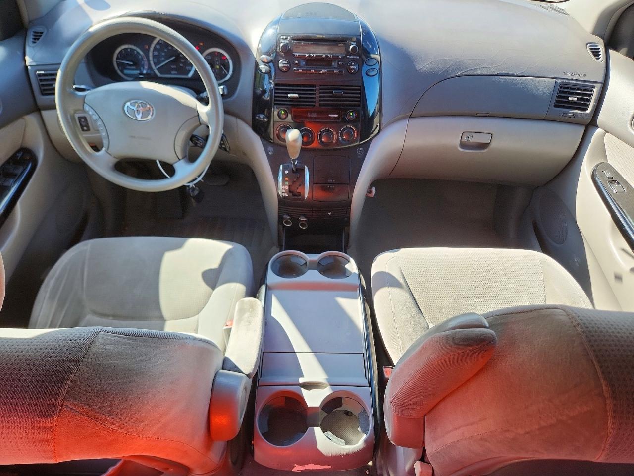 2004 Toyota Sienna Le Tan vin: 5TDBA23C74S008445