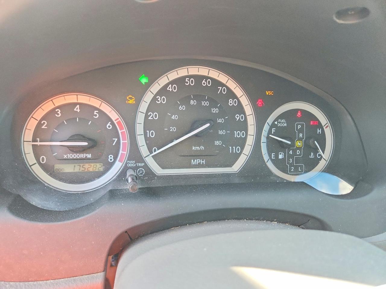 2004 Toyota Sienna Le Tan vin: 5TDBA23C74S008445