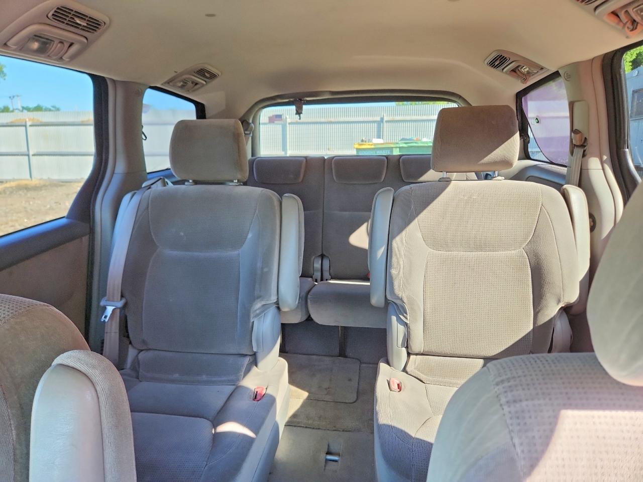 2004 Toyota Sienna Le Tan vin: 5TDBA23C74S008445