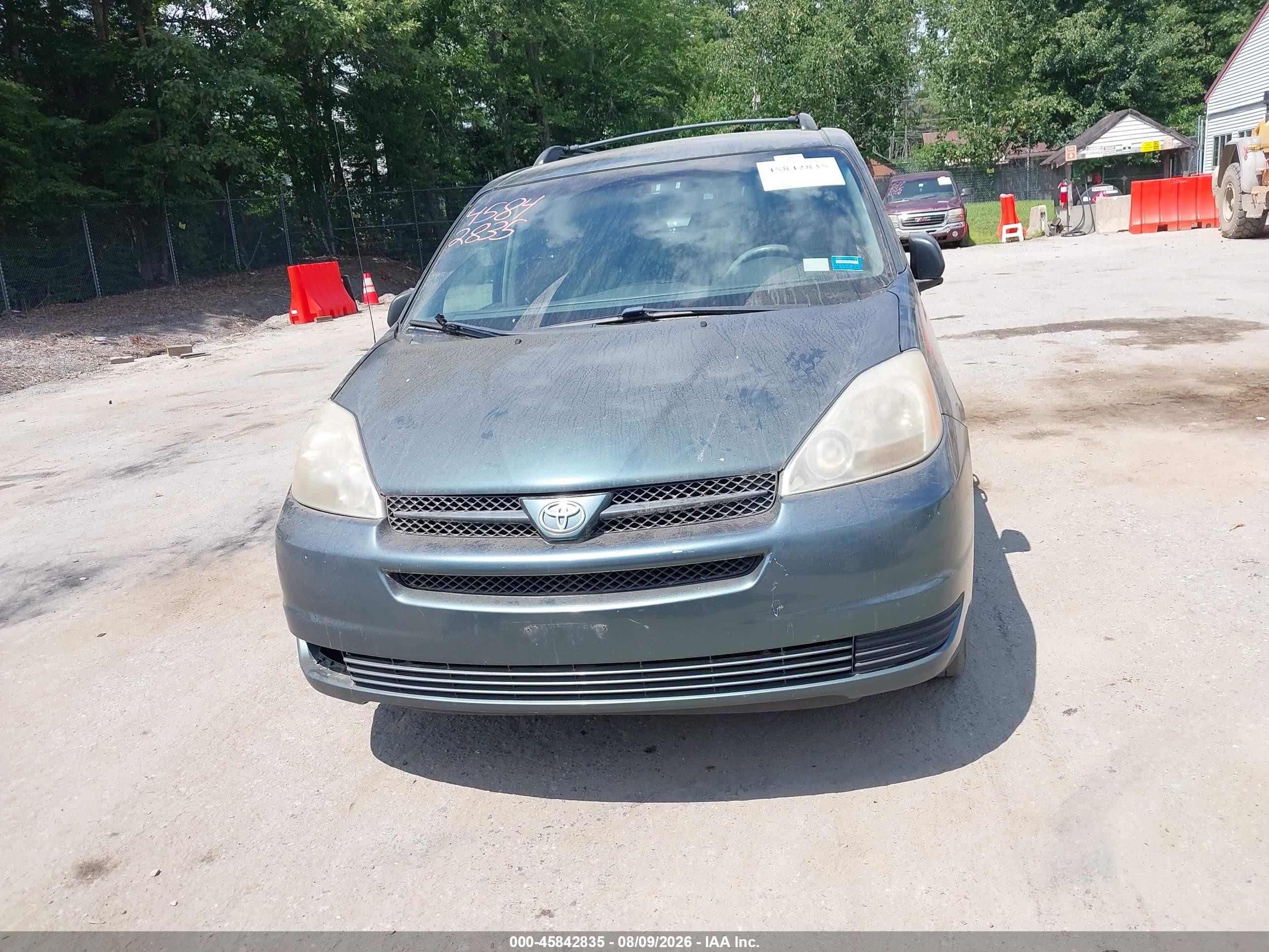 2005 Toyota Sienna Le Green vin: 5TDBA23C75S045397