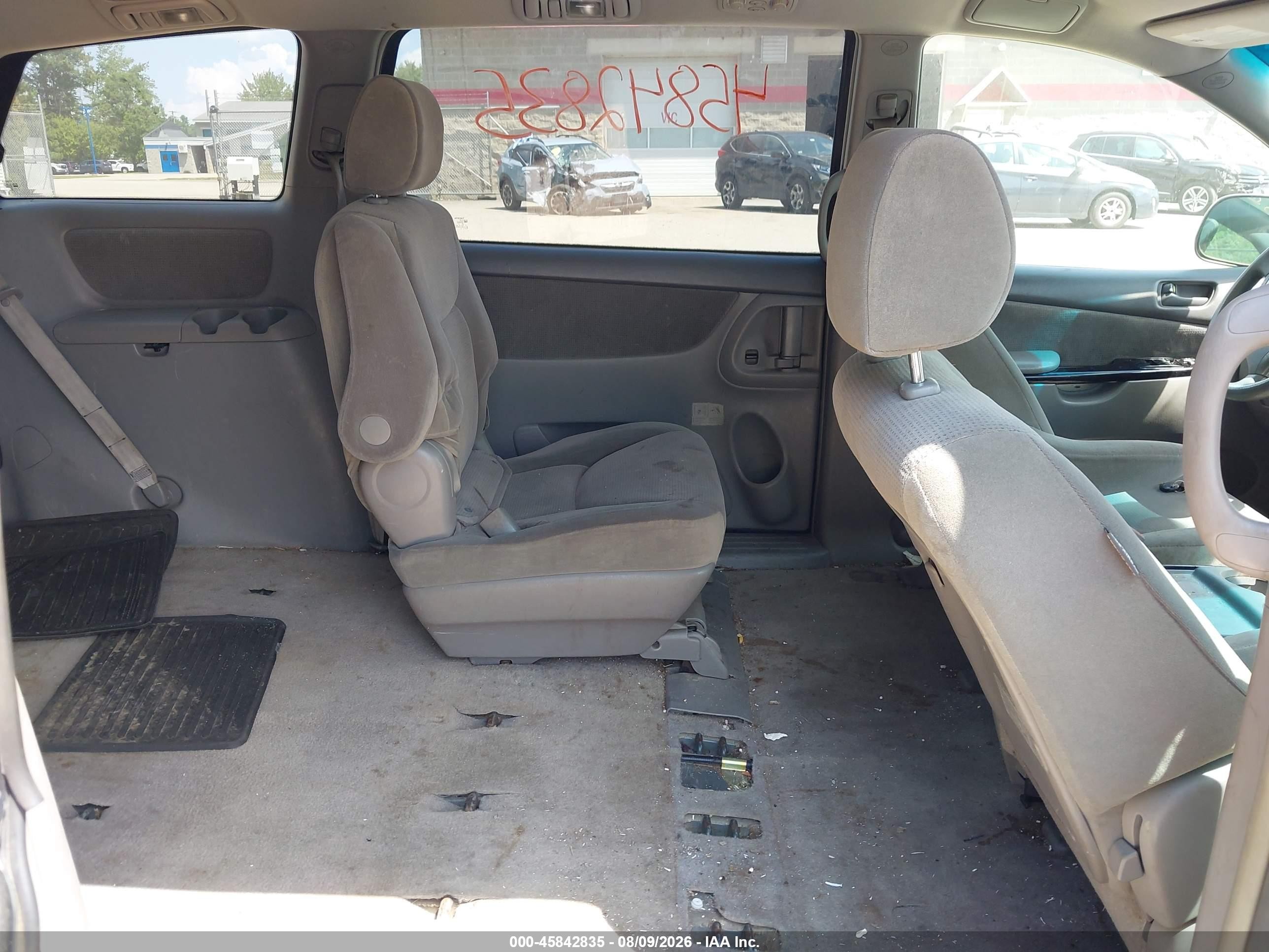 2005 Toyota Sienna Le Green vin: 5TDBA23C75S045397