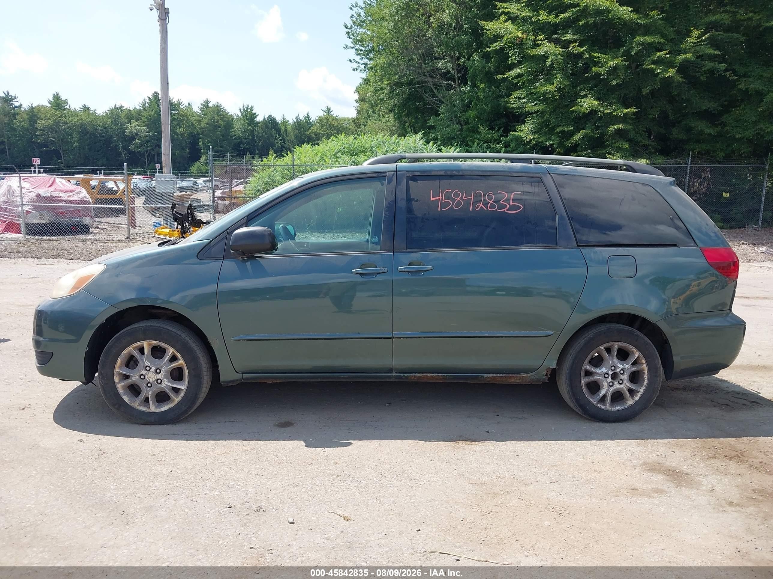 2005 Toyota Sienna Le Green vin: 5TDBA23C75S045397