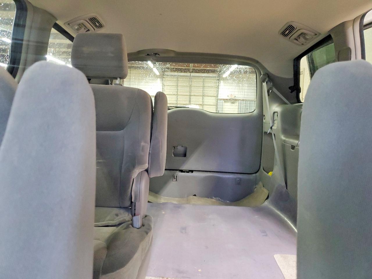 2005 Toyota Sienna Le Серебряный vin: 5TDBA23C75S052768