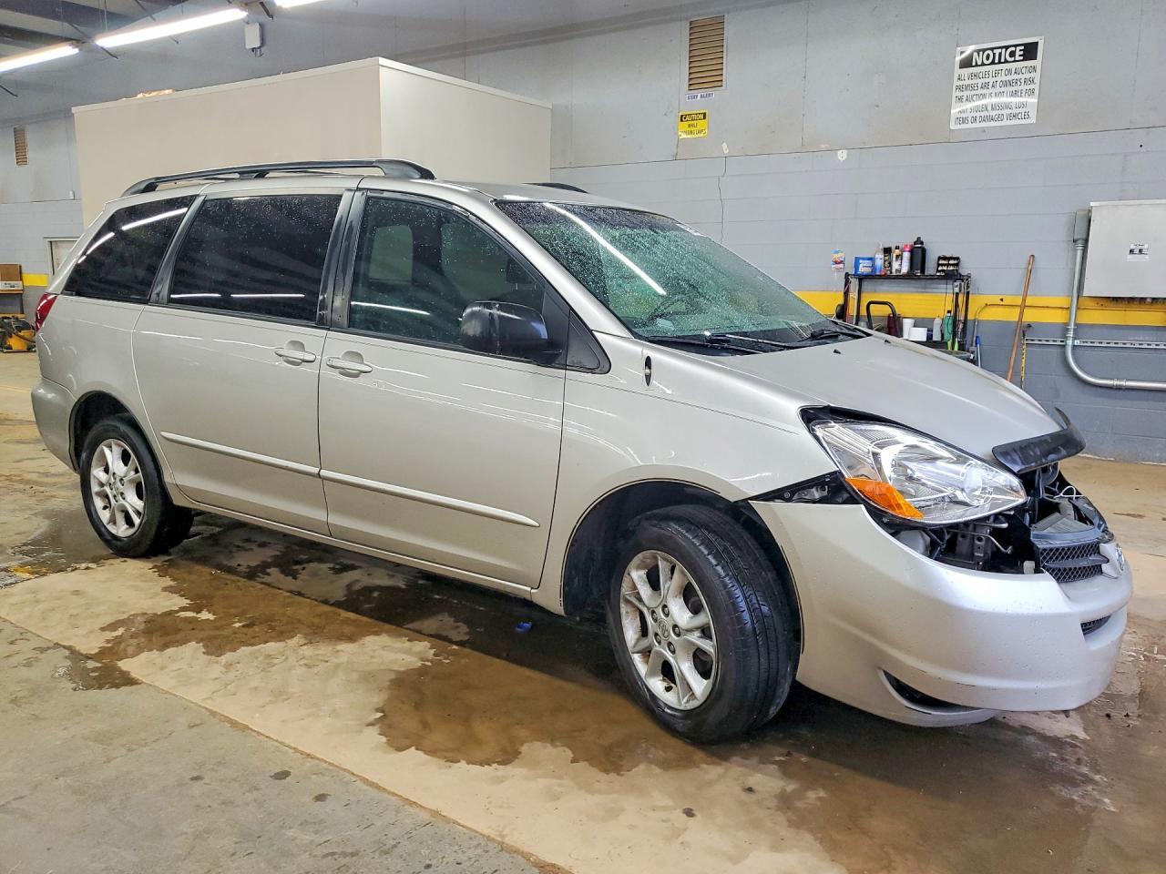 2005 Toyota Sienna Le Серебряный vin: 5TDBA23C75S052768