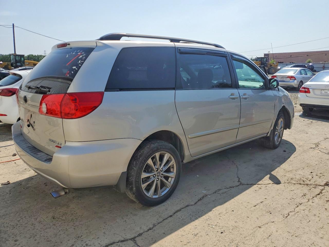 2006 Toyota Sienna Le Silver vin: 5TDBA23C76S069474