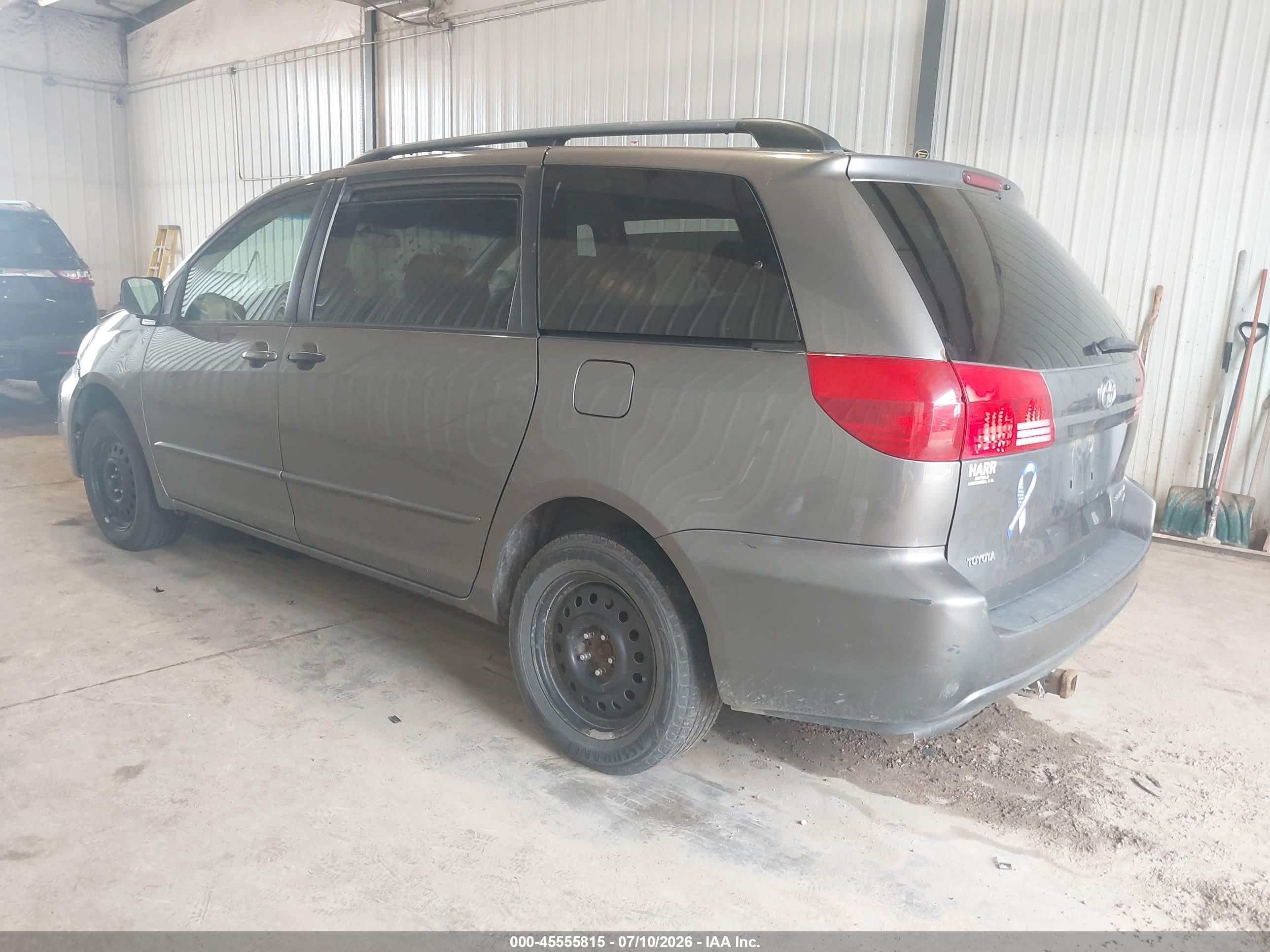2004 Toyota Sienna Le Gray vin: 5TDBA23C84S005876
