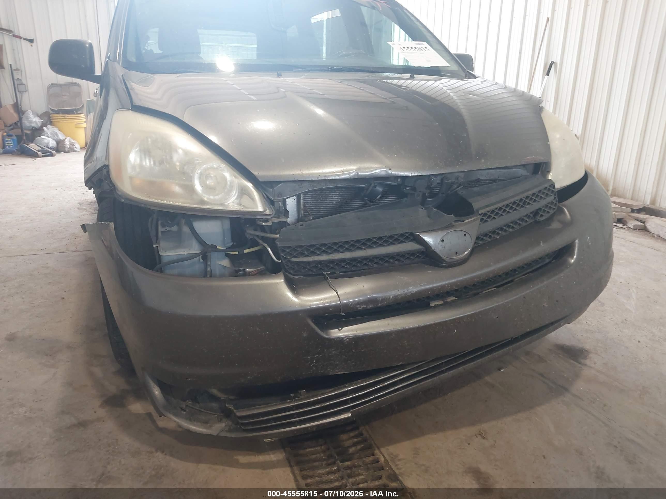 2004 Toyota Sienna Le Gray vin: 5TDBA23C84S005876