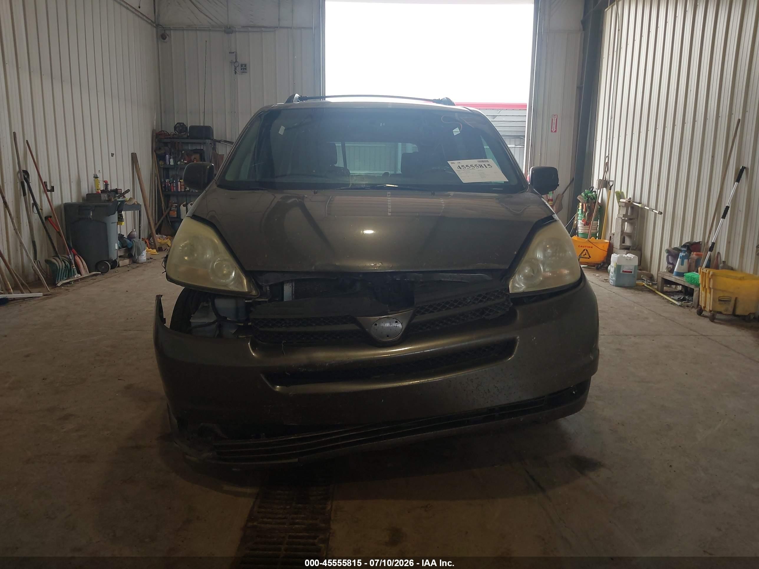 2004 Toyota Sienna Le Gray vin: 5TDBA23C84S005876