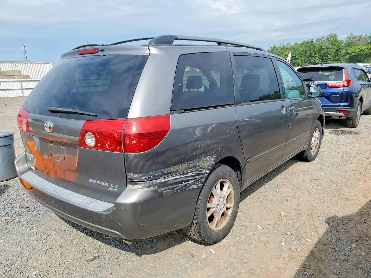 2005 Toyota Sienna Le Gray vin: 5TDBA23C85S037440