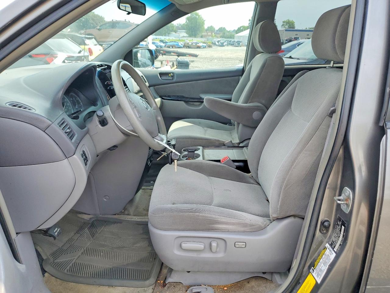 2005 Toyota Sienna Le Gray vin: 5TDBA23C85S037440