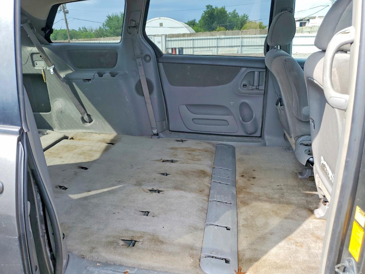 2005 Toyota Sienna Le Gray vin: 5TDBA23C85S037440