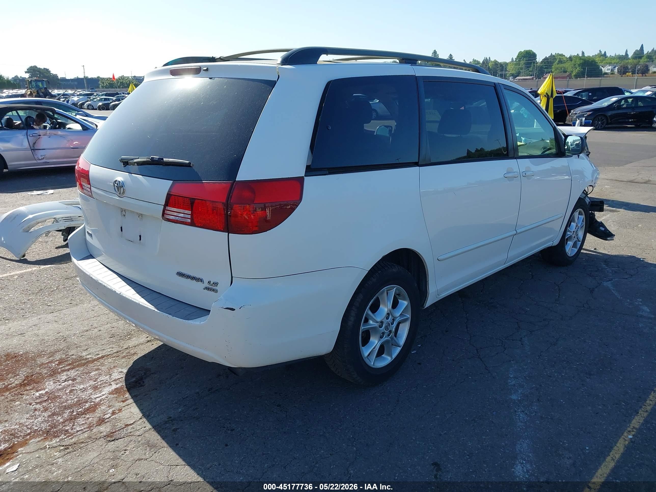 2005 Toyota Sienna Le White vin: 5TDBA23C85S042329
