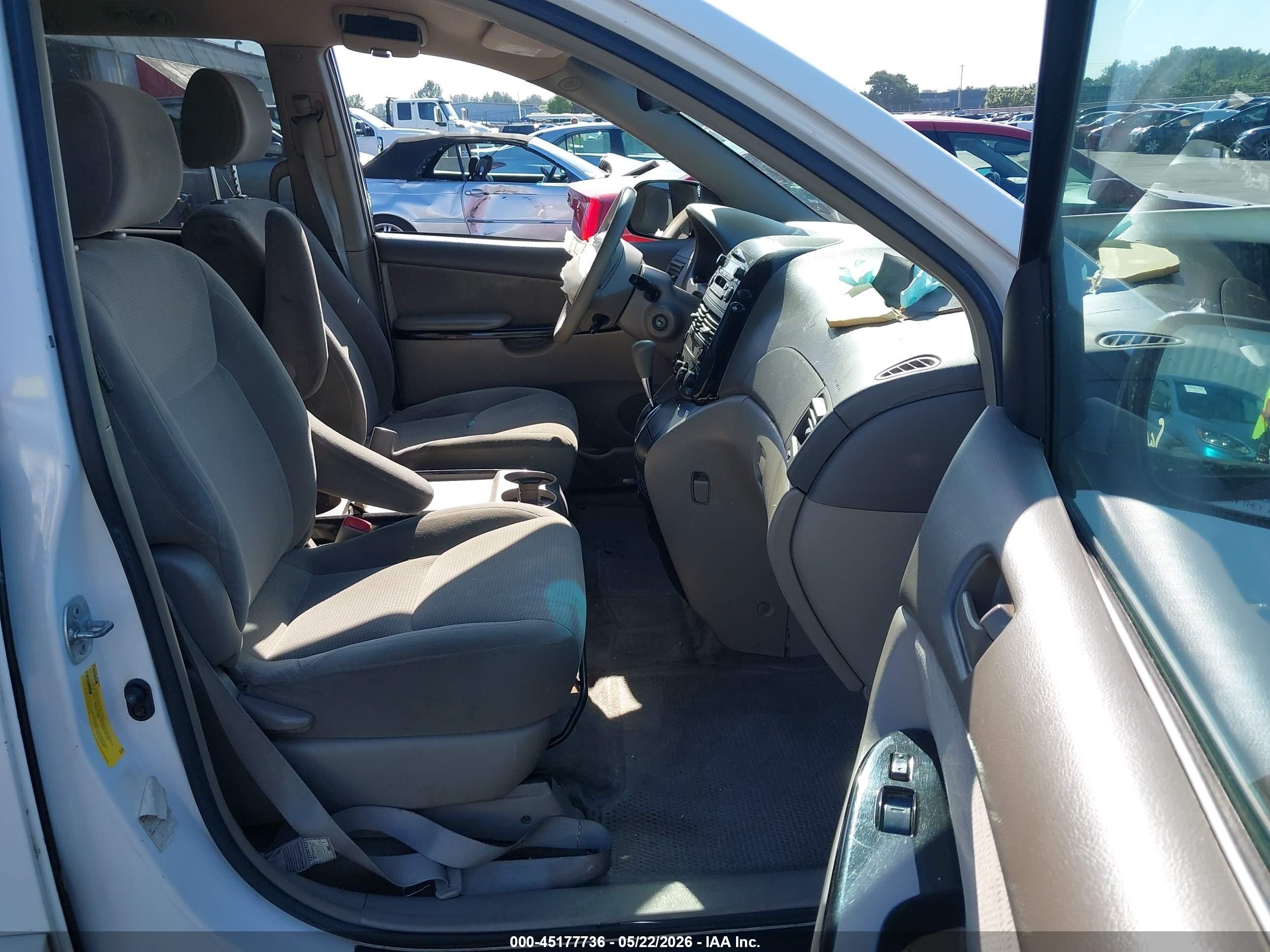 2005 Toyota Sienna Le White vin: 5TDBA23C85S042329