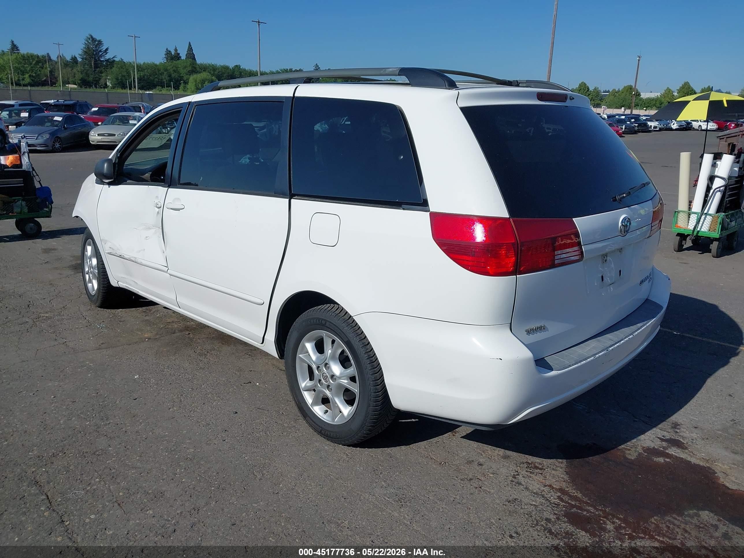 2005 Toyota Sienna Le White vin: 5TDBA23C85S042329