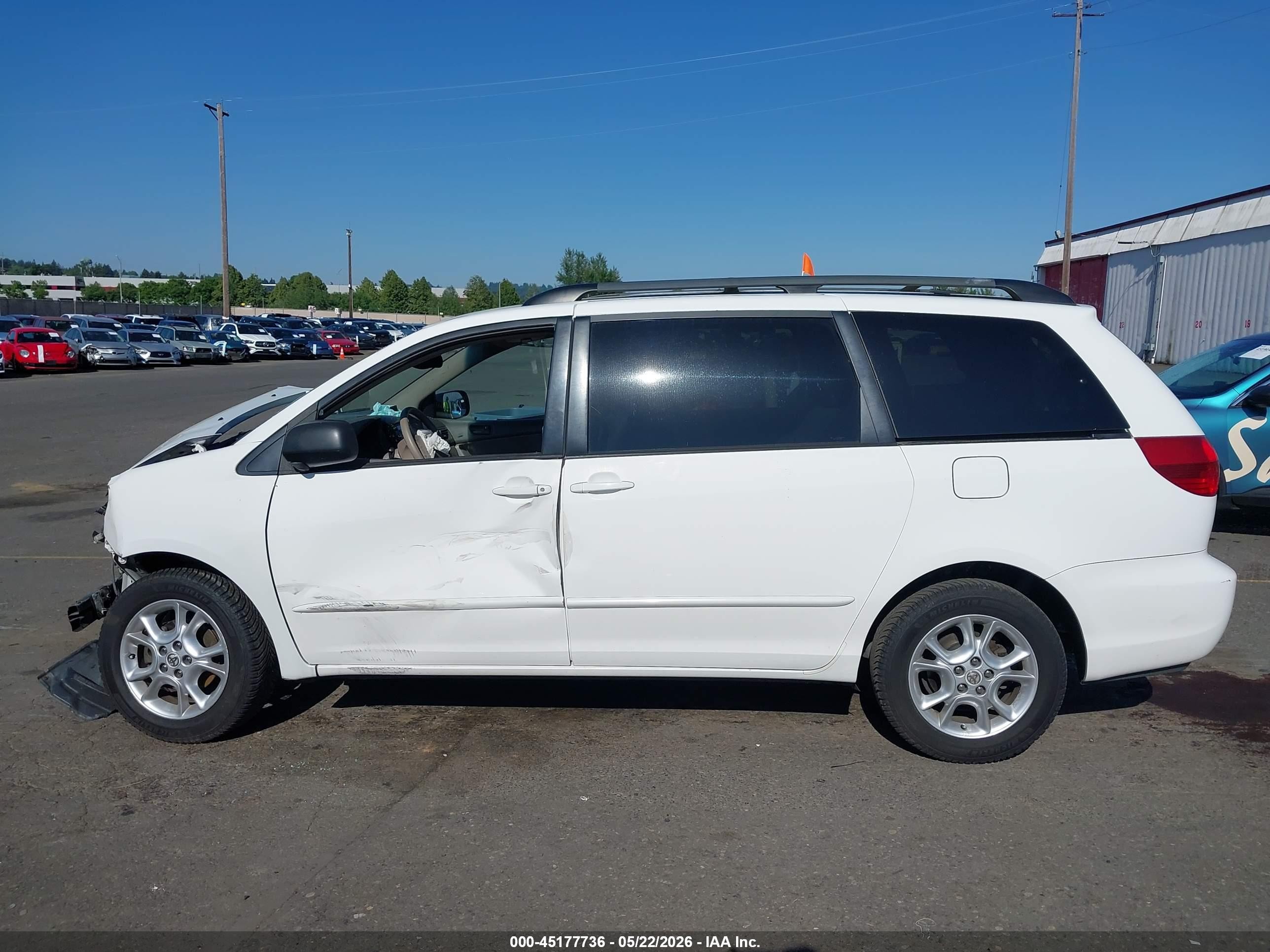 2005 Toyota Sienna Le White vin: 5TDBA23C85S042329